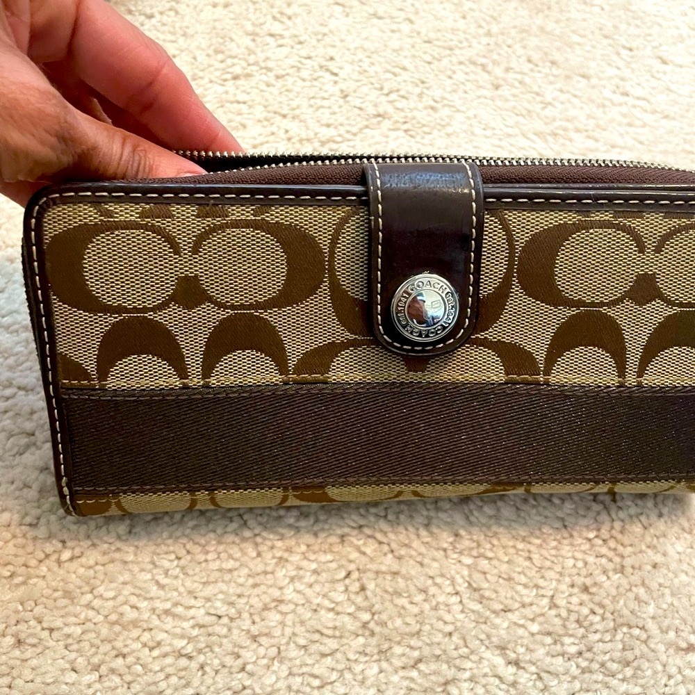 Coach Signature Brown women’s wallet